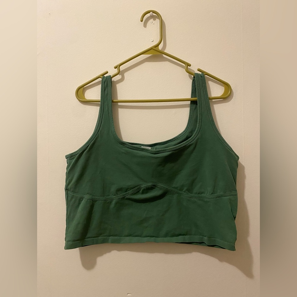 ✨VS PINK cropped sports bra-top✨